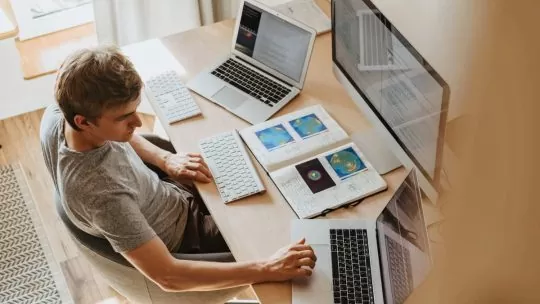 Les avantages de l&rsquo;utilisation d&rsquo;ordinateurs de haute technologie sur le lieu de travail