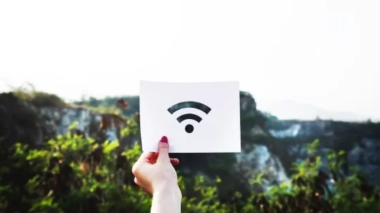 Ethernet ou Wi-Fi : que choisir selon l’usage et la pièce ?