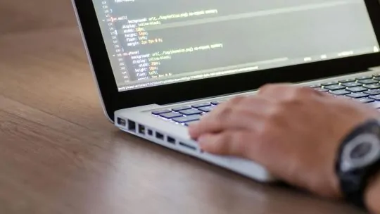 ERP Cloud vs ERP sur Site : Quel choix pour une PME ?